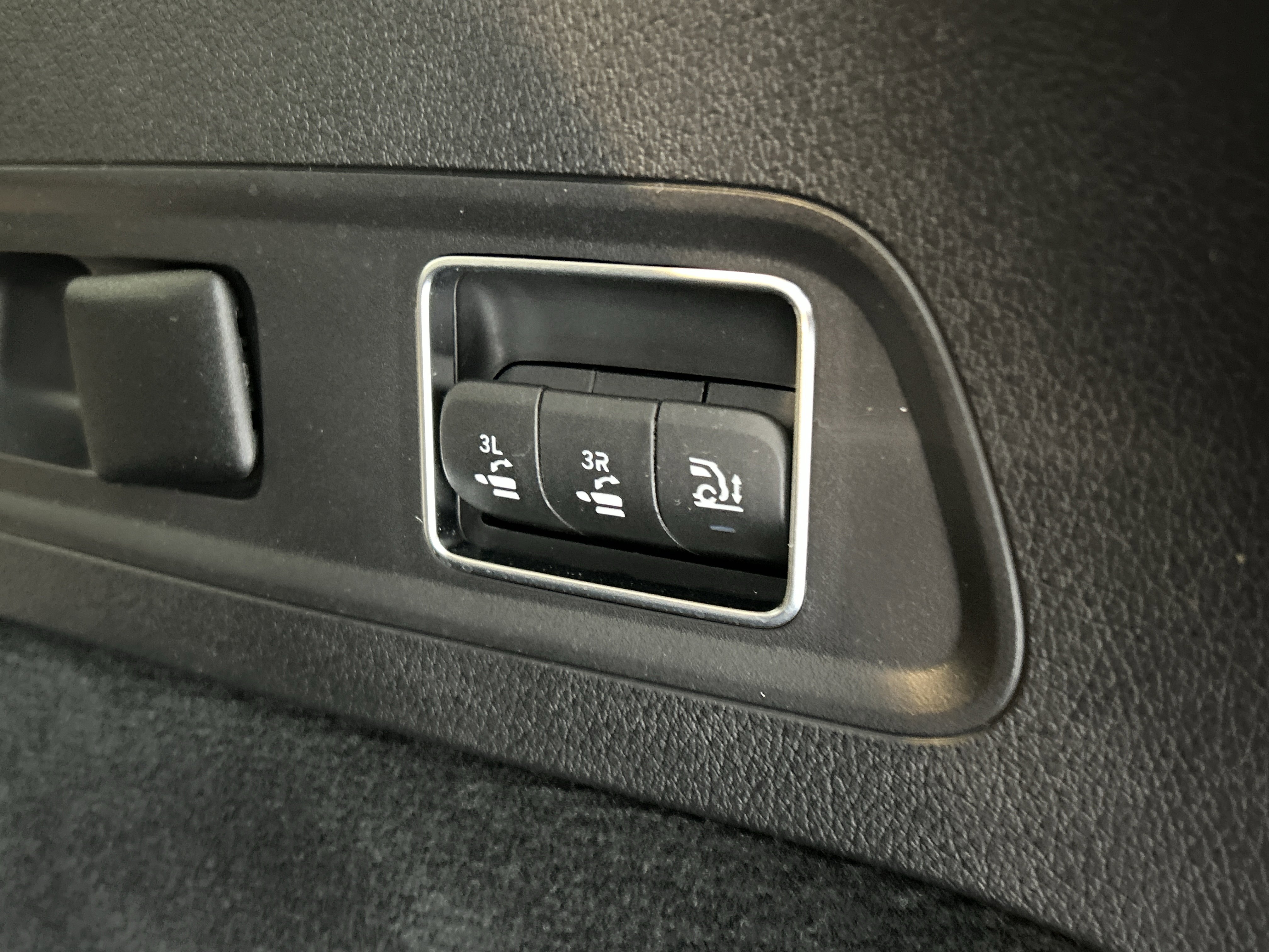 Certified Used 2025 Emerald Green Metallic Mercedes-Benz GLS 580 4MATIC® SUV image 18