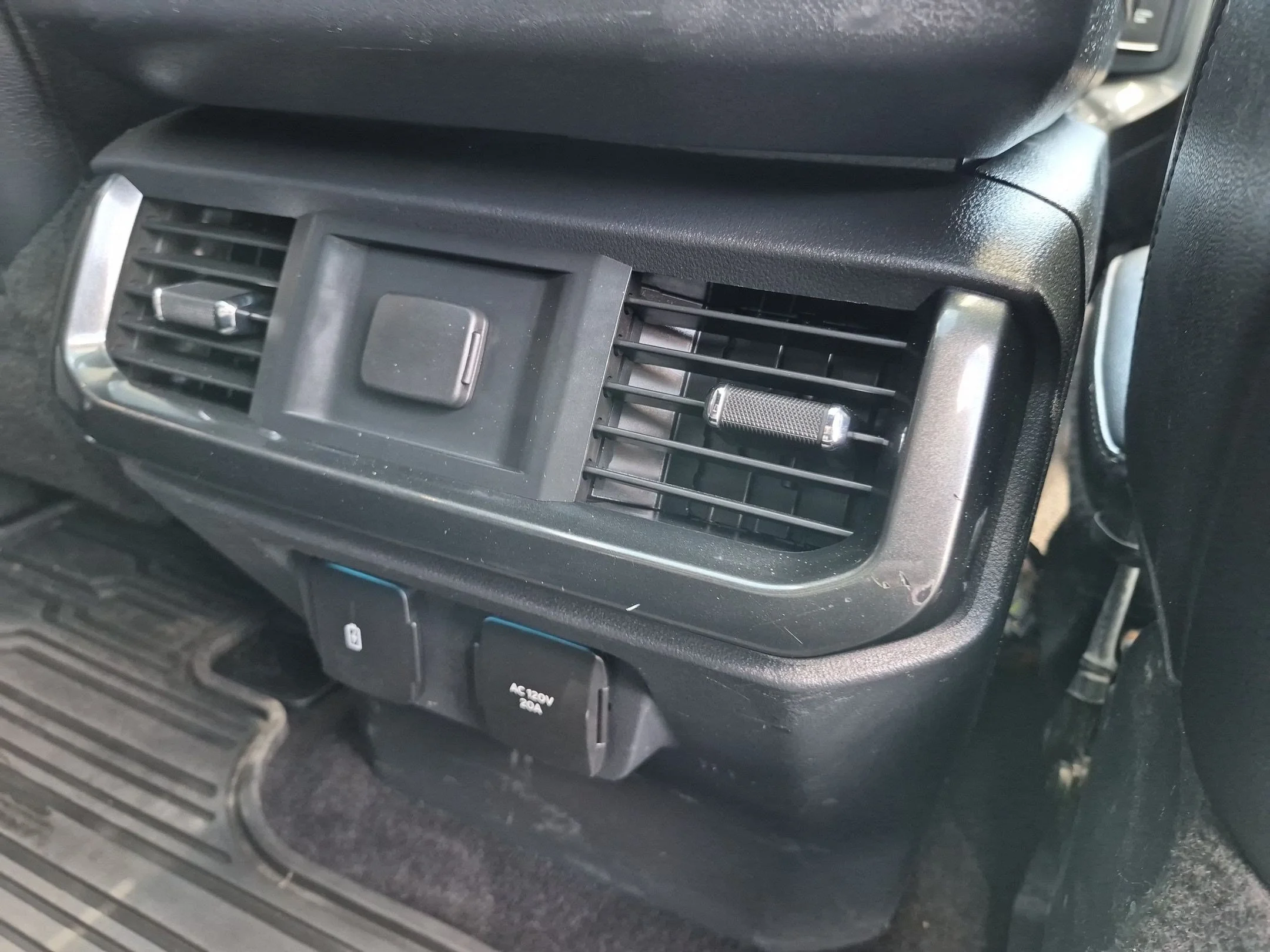 Used 2021 Silver Metallic Ford LARIAT image 30