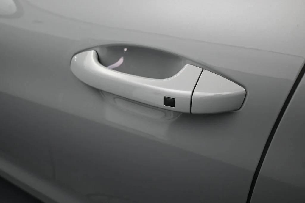 Used 2023 Wolf Gray Kia GT-Line image 32