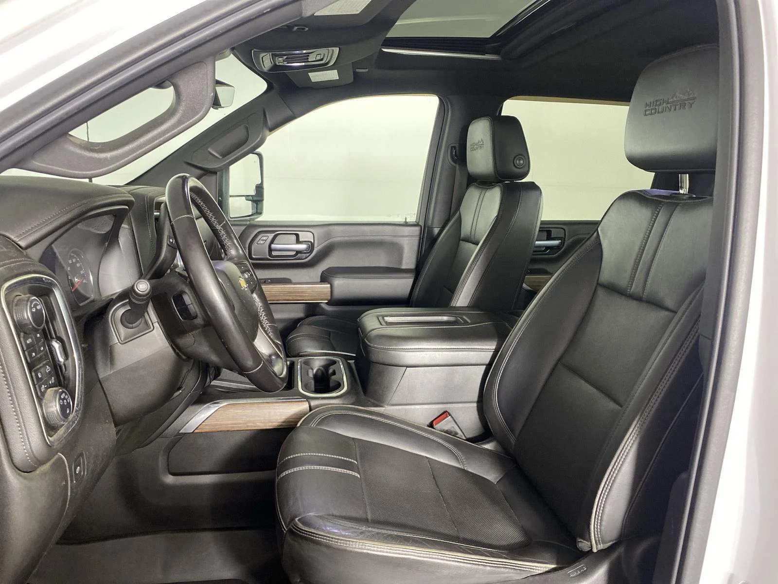 Used 2021 Iridescent Pearl Tricoat Chevrolet High Country image 10