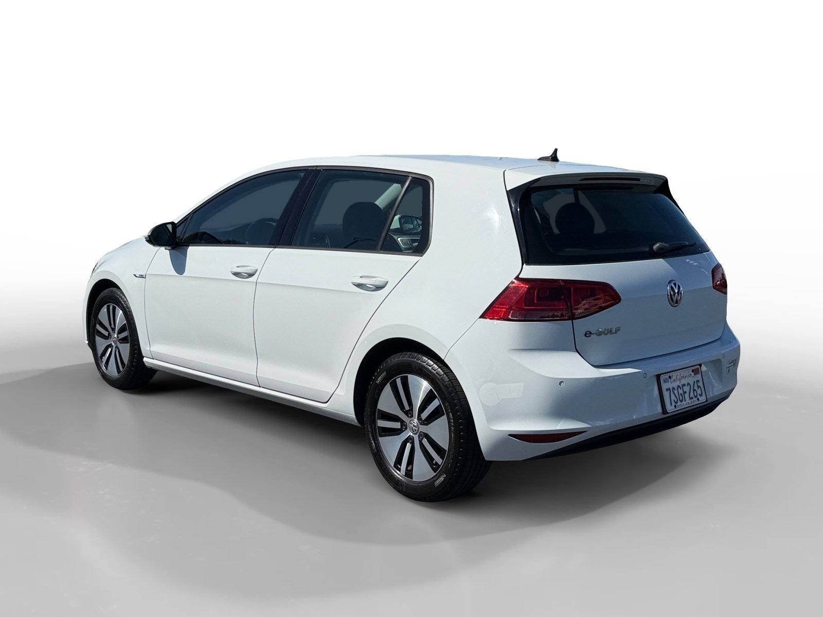 Used 2016 Pure White Volkswagen SEL Premium image 3
