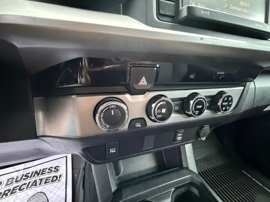 Used 2018 White Toyota SR5 image 22