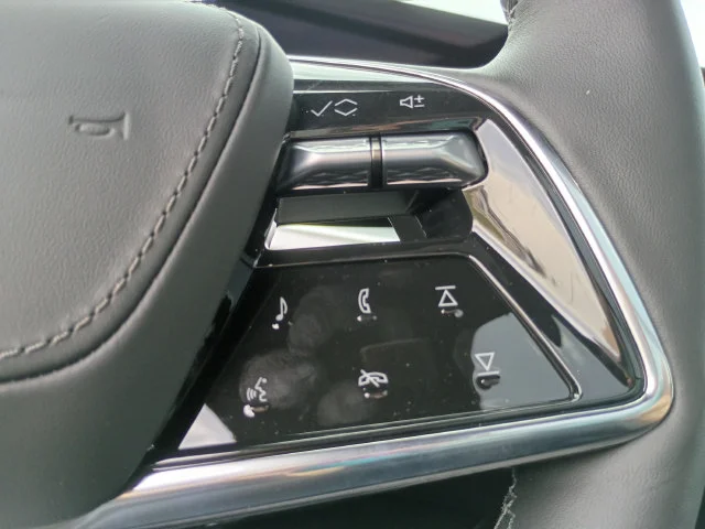 2026 Cadillac Escalade V-Series - Photo 18