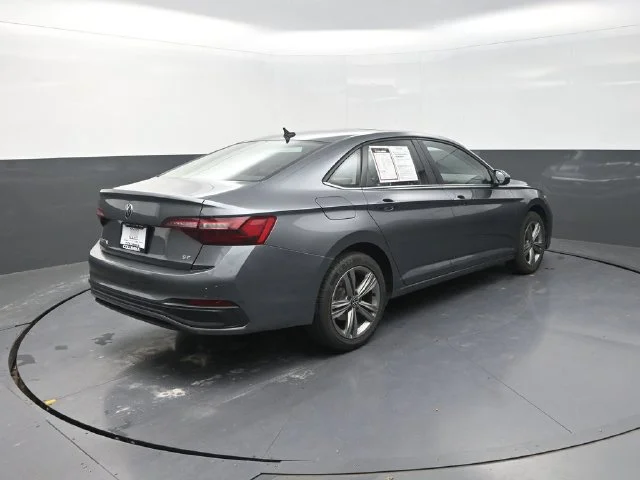 Used 2024  Volkswagen 1.5T SE image 9