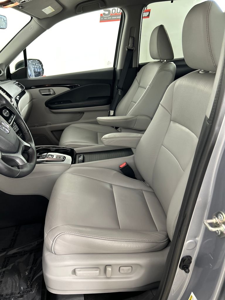 Used 2020 Silver Honda Touring image 11