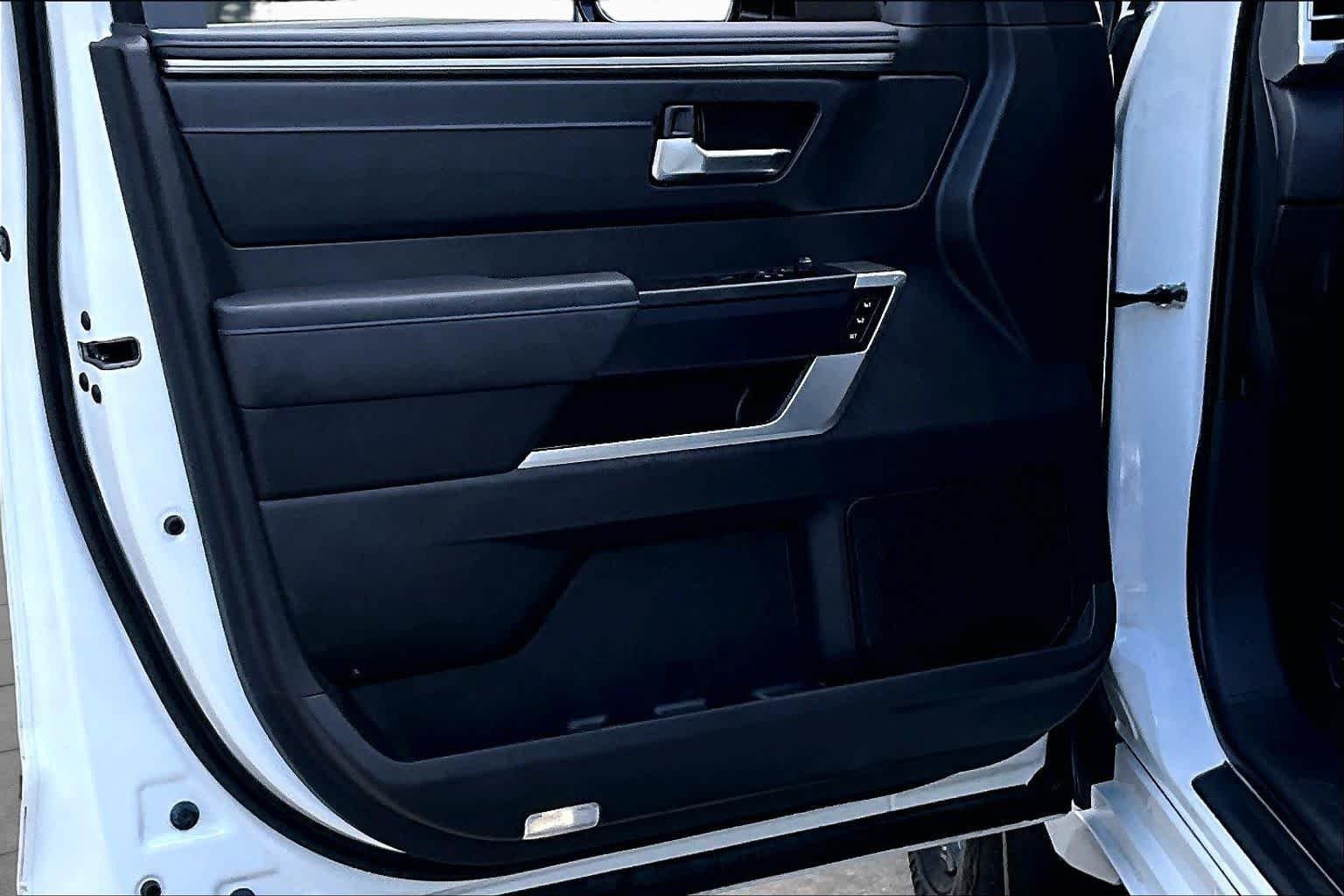 Used 2025 Wind Chill Pearl Toyota Platinum Hybrid image 22