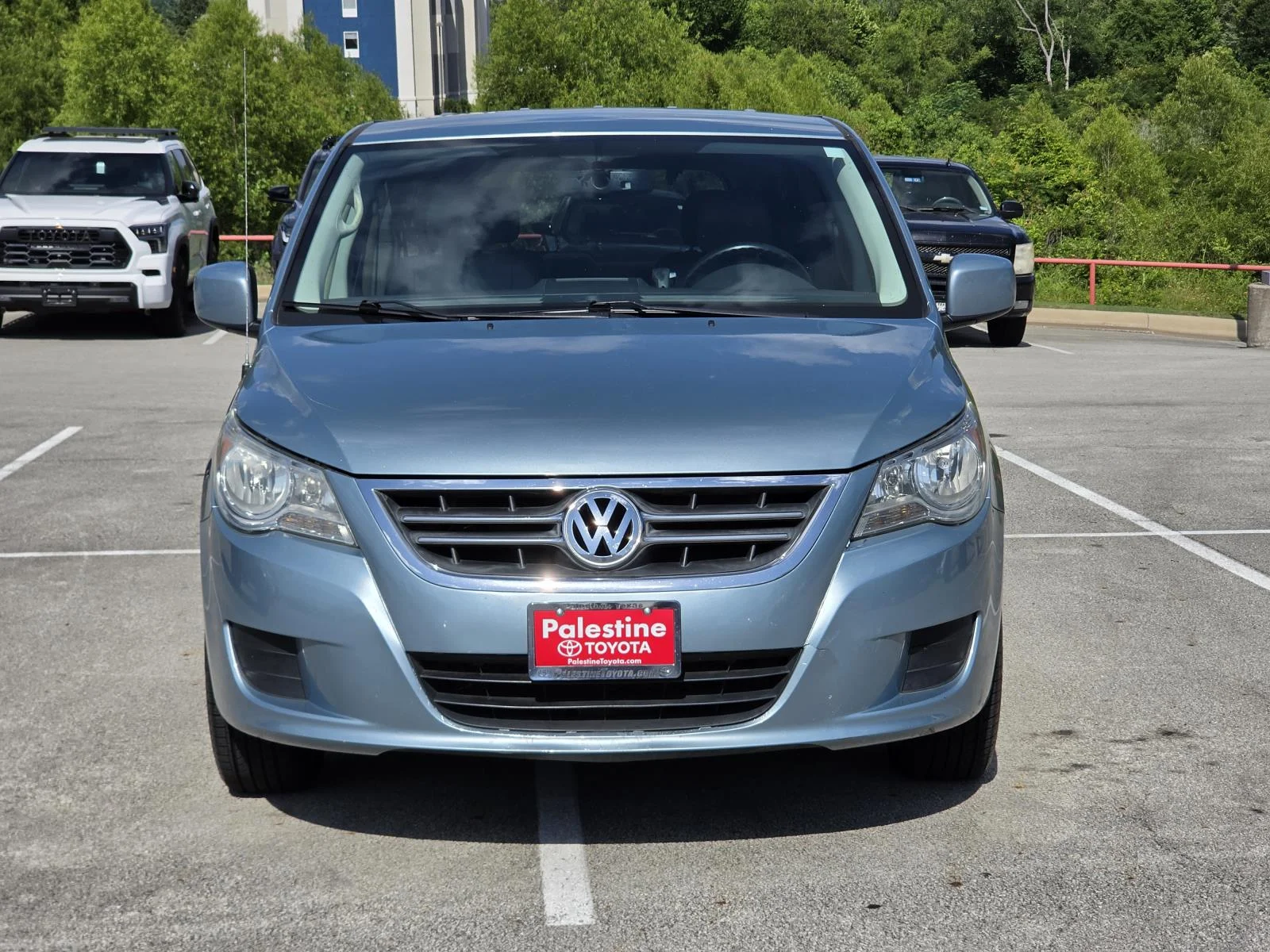 Used 2010 Volkswagen Routan SE with VIN 2V4RW3D17AR186563 for sale in Palestine, TX