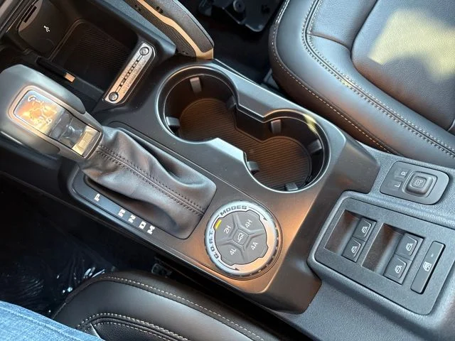 New 2025 Velocity Blue Metallic Ford Badlands® image 25