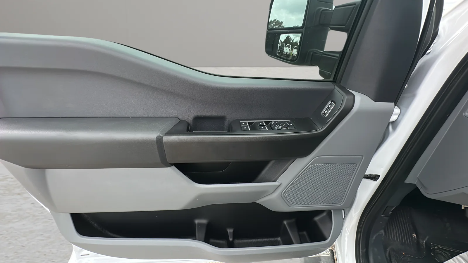 Used 2024 White Ford XL image 18