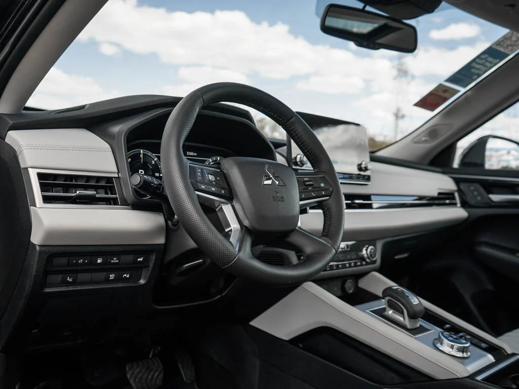 2025 Mitsubishi Outlander Plug-in Hybrid Platinum Edition - Photo 19