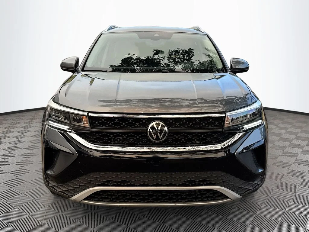 Used 2023 Volkswagen Taos SE with VIN 3VVSX7B2XPM303954 for sale in West Park, FL