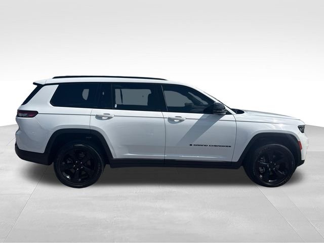 Used 2025 White Jeep Altitude X image 6