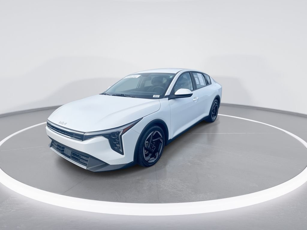 Used 2025 White Kia EX image 4