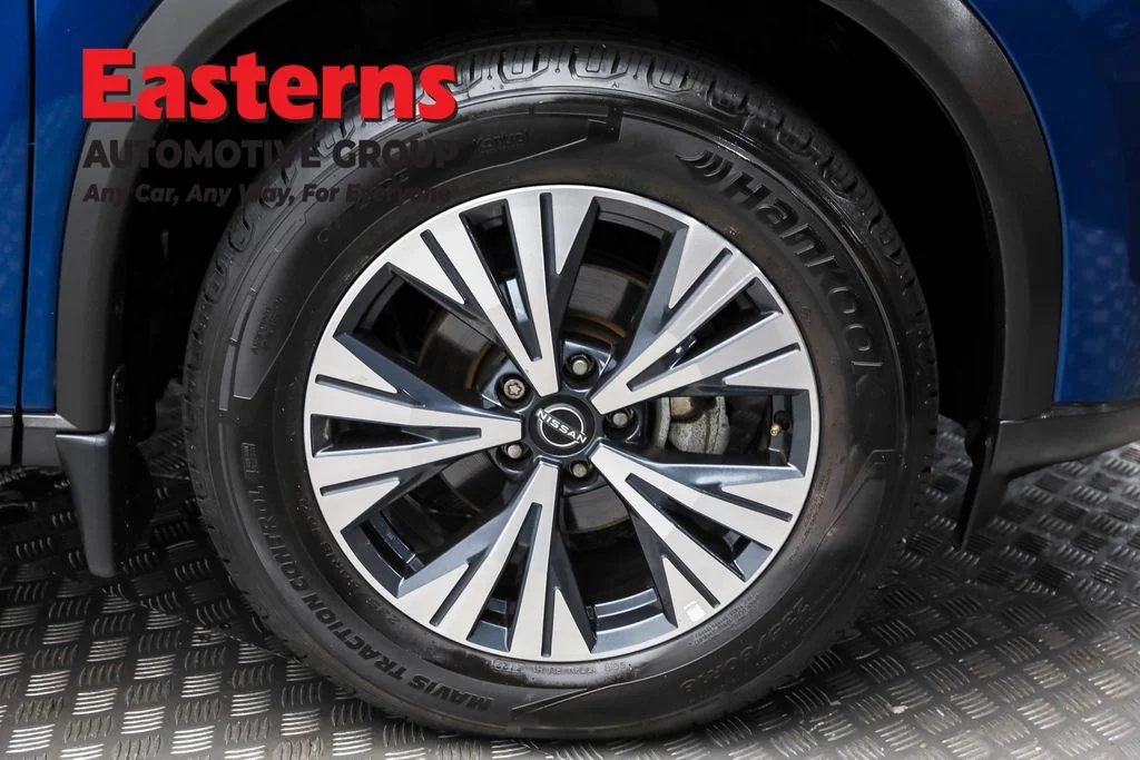 Used 2022 Blue Nissan SV image 30