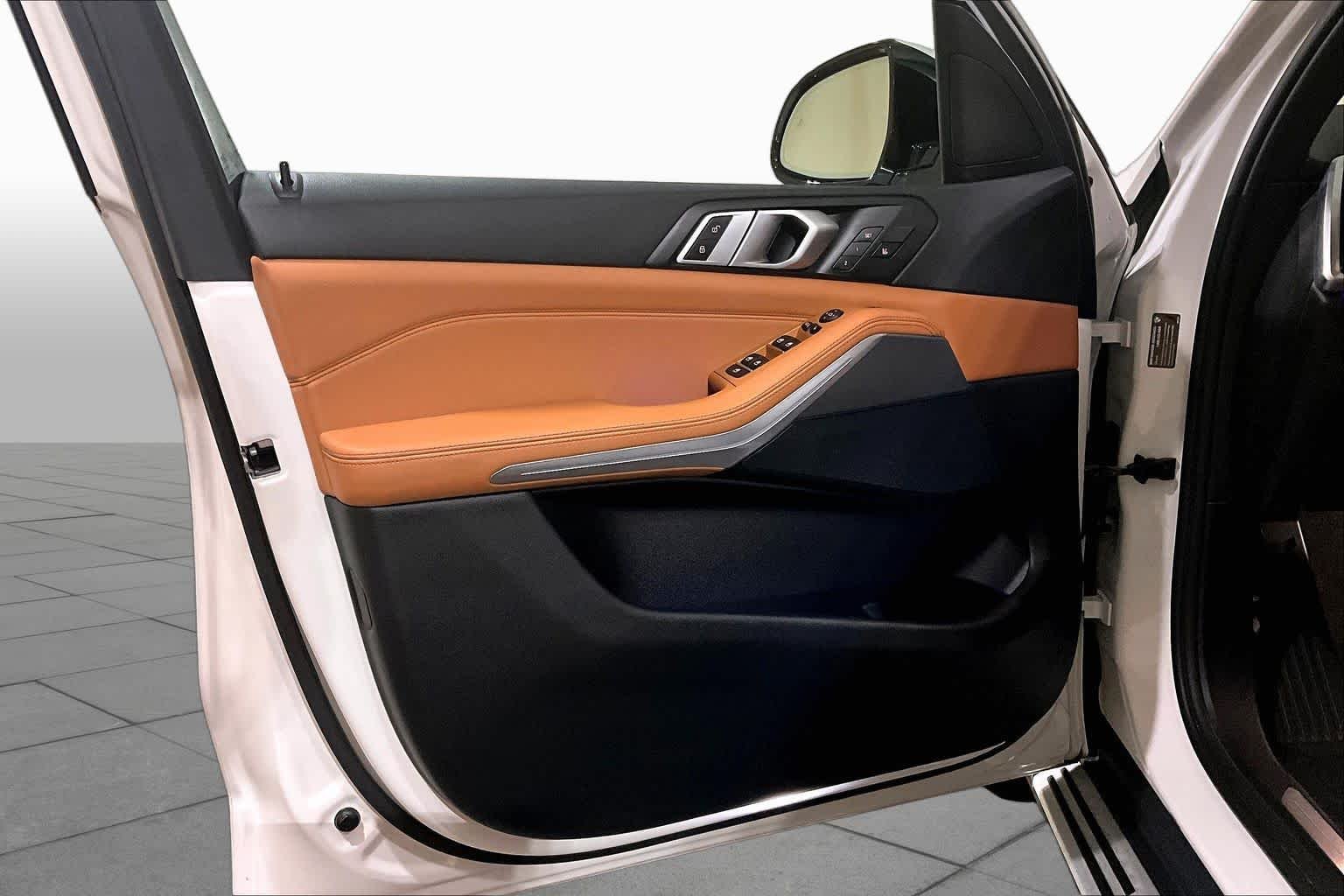 Used 2019 Mineral White Metallic BMW xDrive40i image 21
