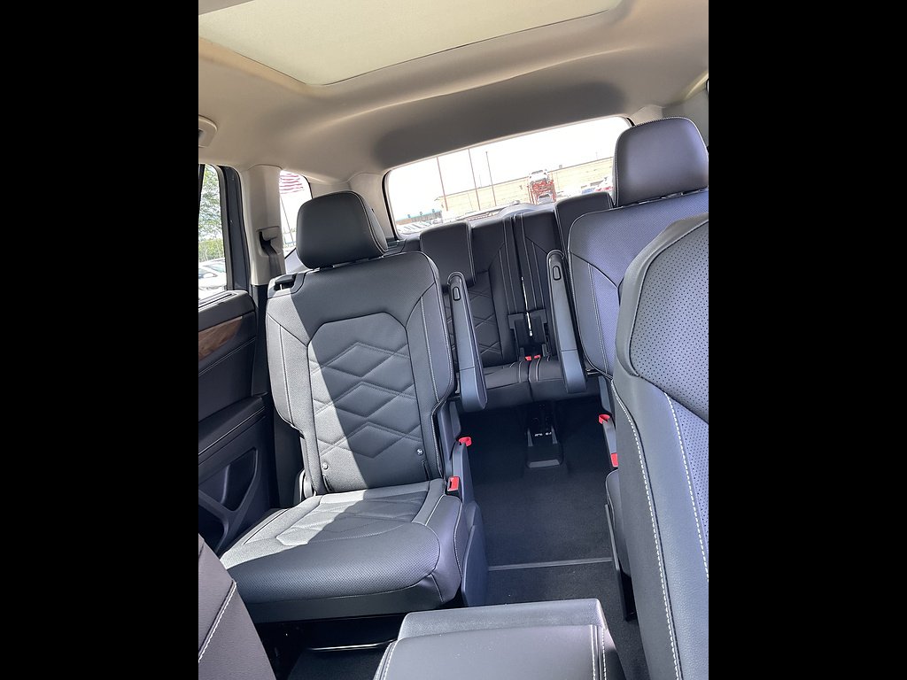 New 2026 Pure Gray Volkswagen SE 4Motion image 9