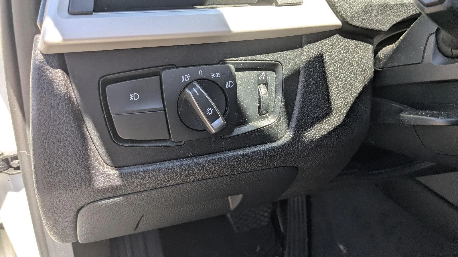 Used 2018 Alpine White BMW 320i xDrive image 20
