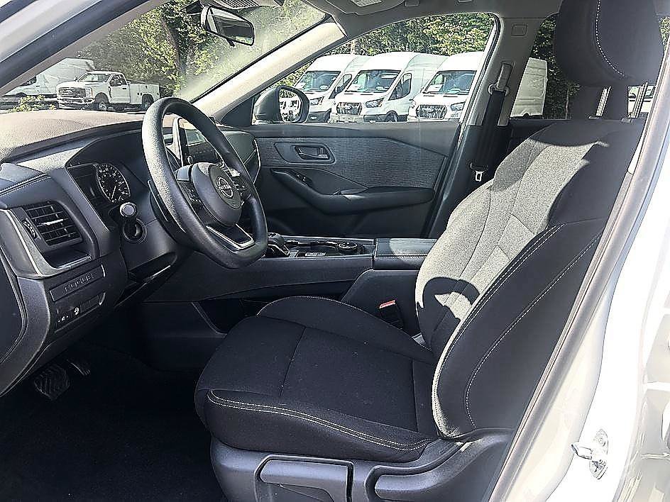Used 2023 Glacier White Nissan S image 11