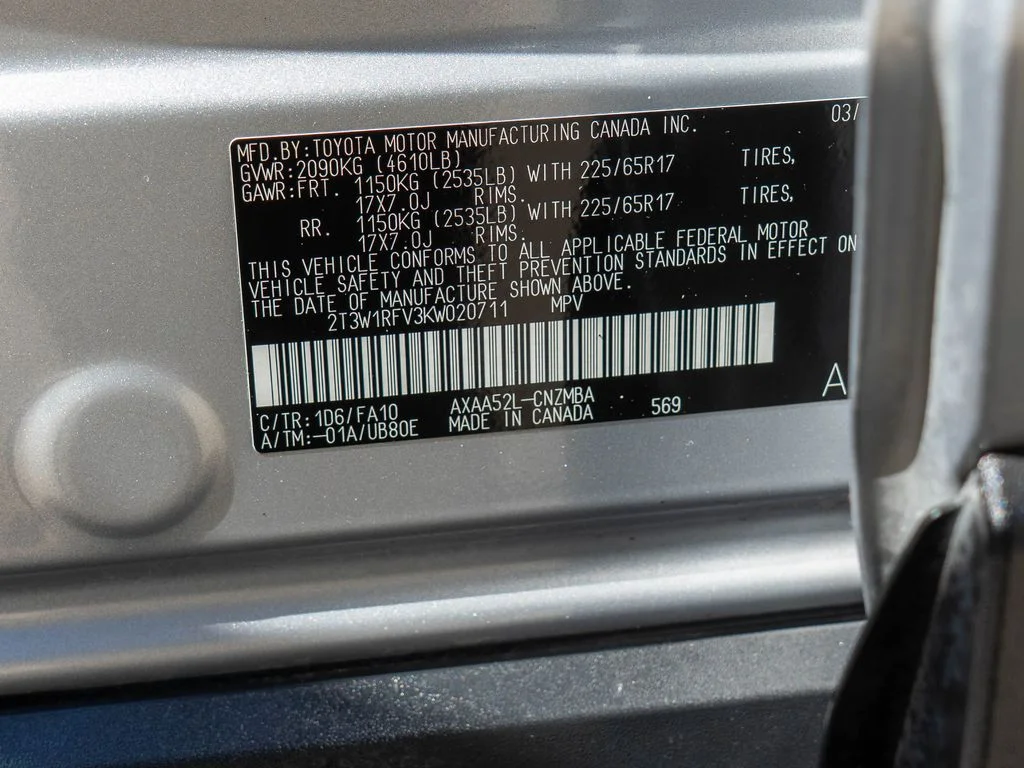 Used 2019 Silver Toyota XLE image 35