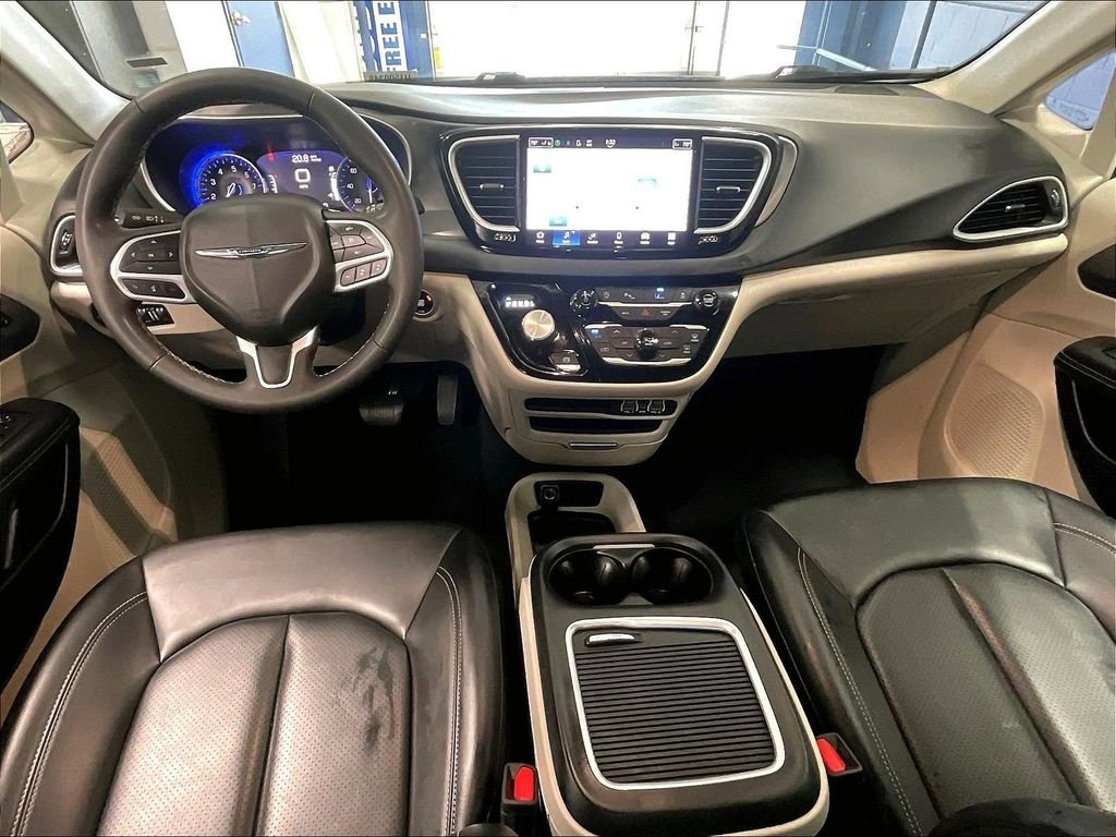 Used 2023 White Chrysler Touring L image 22