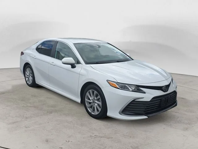 Used 2024 Ice Toyota LE image 7