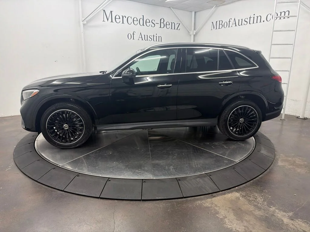 New 2027 Black Mercedes-Benz GLC 300 image 4