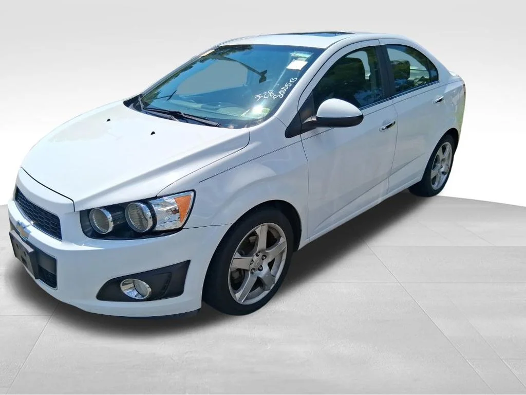 Used 2014 White Chevrolet LTZ image 4