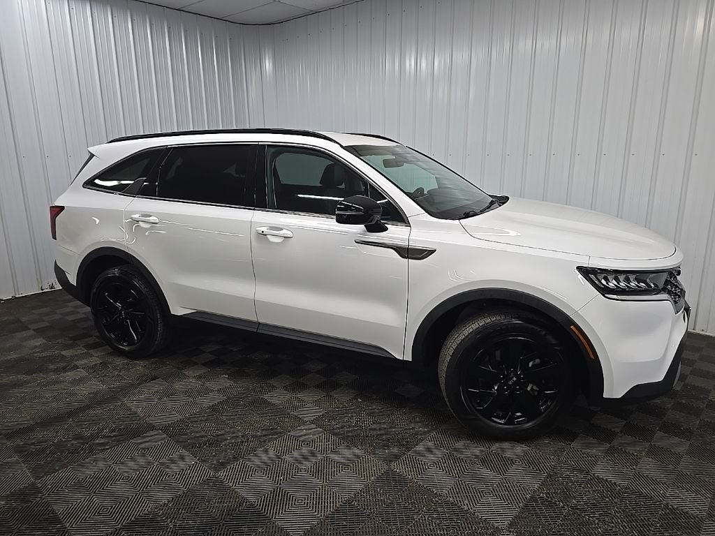 Used 2021 White Kia S image 1