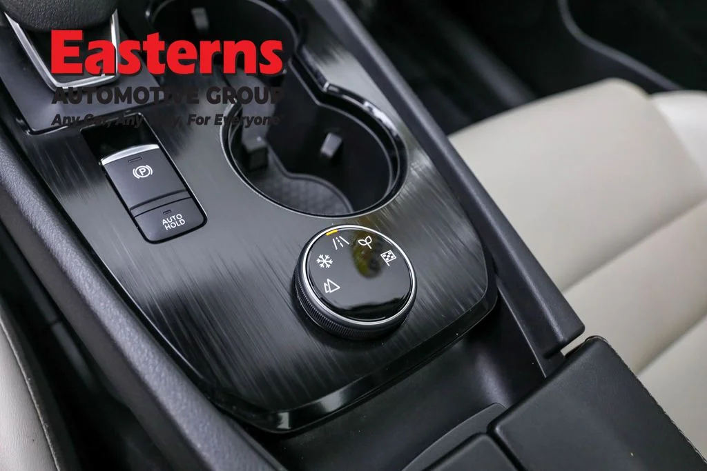 Used 2022 White Nissan SV image 21