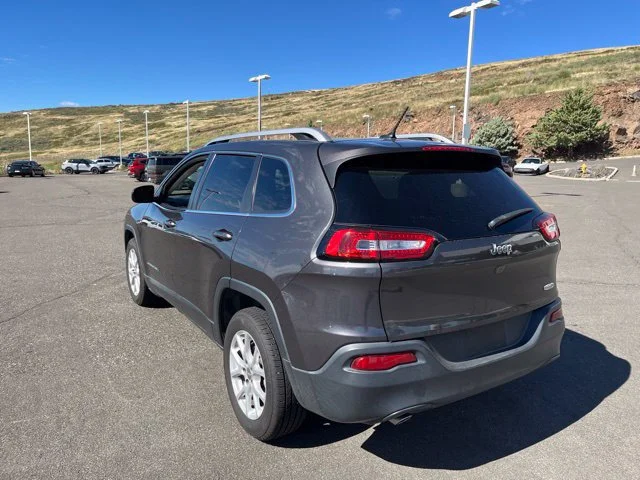 Used 2015 Granite Crystal Metallic Clearcoat Jeep Latitude image 10