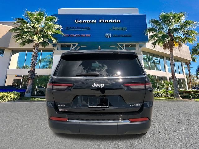 New 2026 Diamond Black Crystal Pearl-Coat Exterior Paint Jeep Laredo image 6
