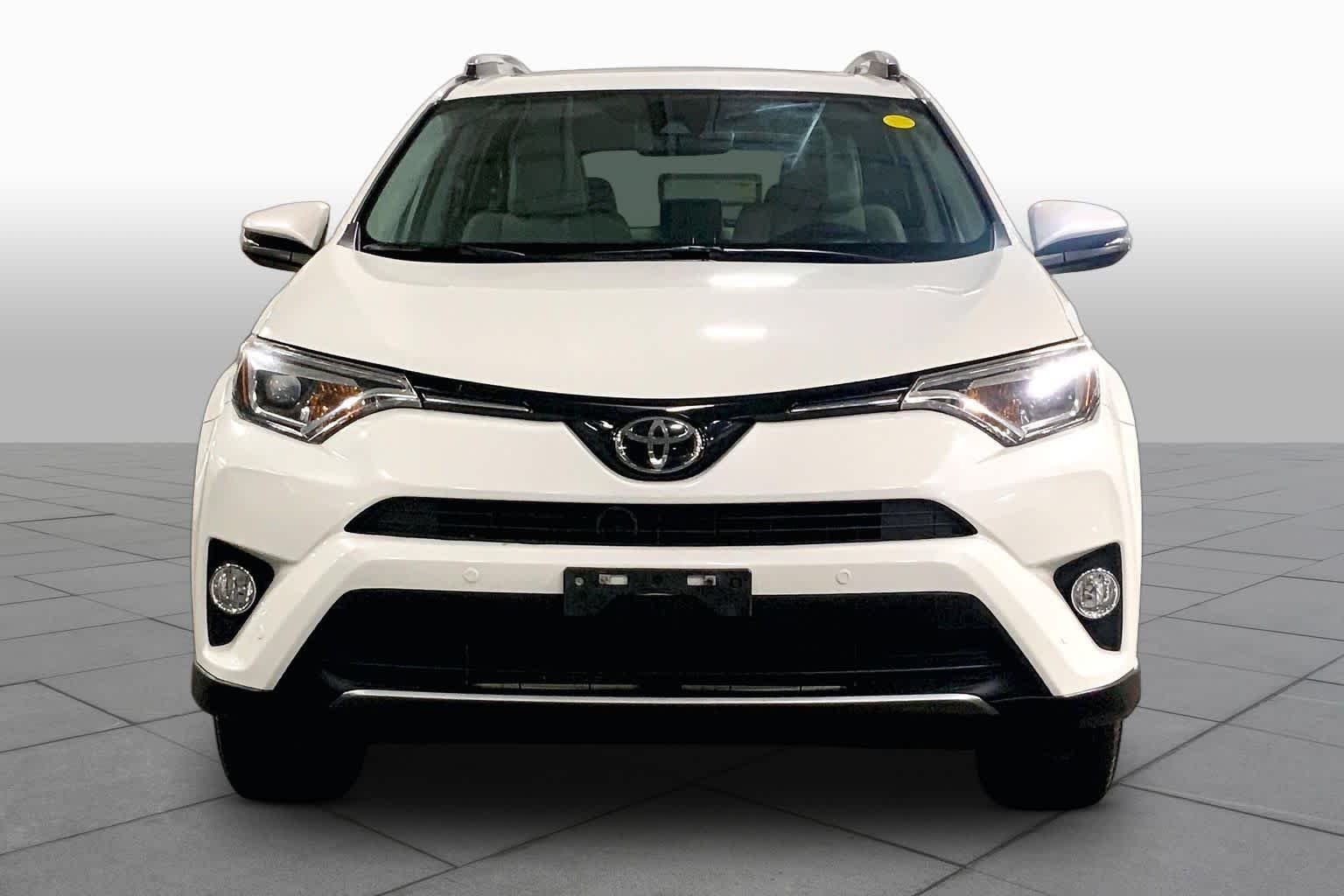 Used 2017 Blizzard Pearl Toyota Limited image 4