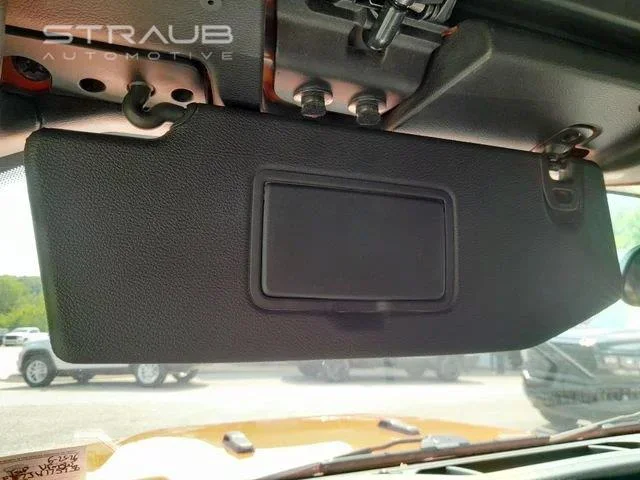 Used 2018 Punkn Metallic Clearcoat Jeep Sahara image 32