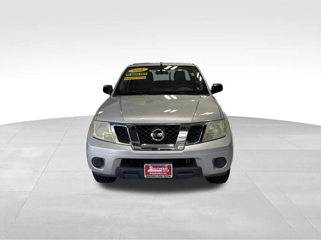 Used 2016 Silver Nissan SV image 8
