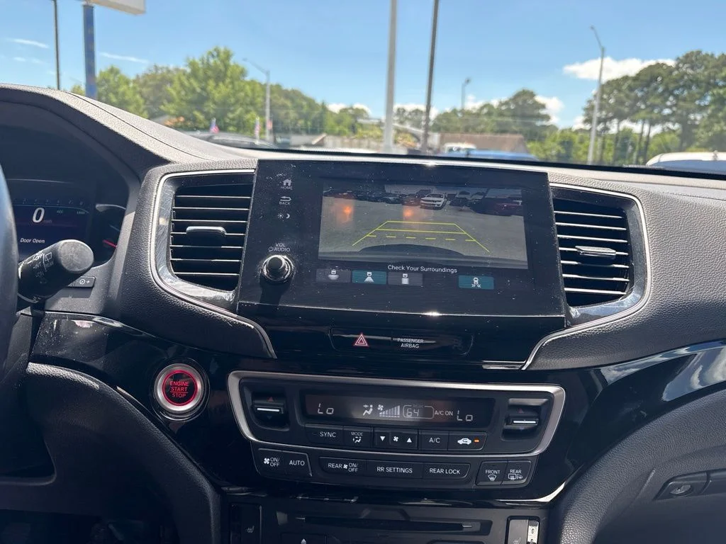 Used 2021 Silver Honda Touring image 17