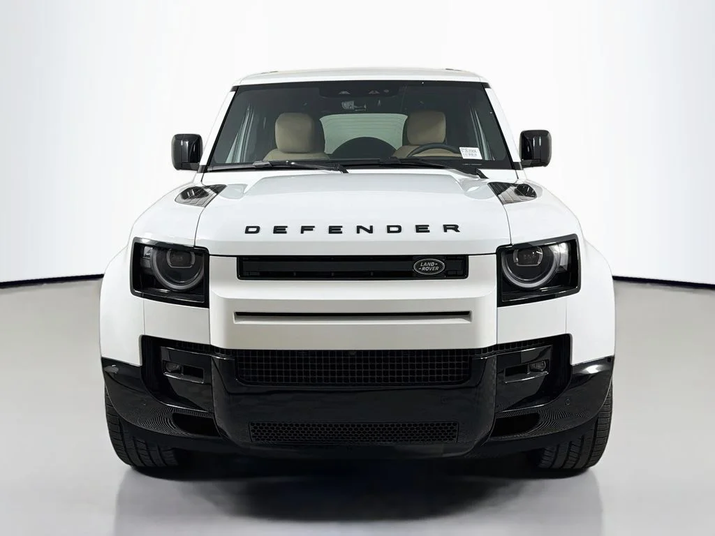 New 2026 Fuji White Land Rover X-Dynamic SE image 2