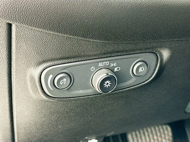 Used 2020 Silver Chevrolet Premier image 10