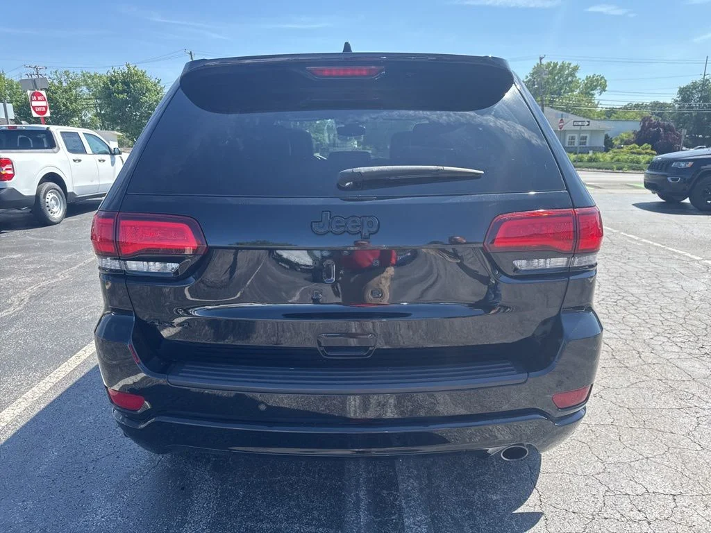 Certified Used 2019 Diamond Black Jeep Altitude image 5