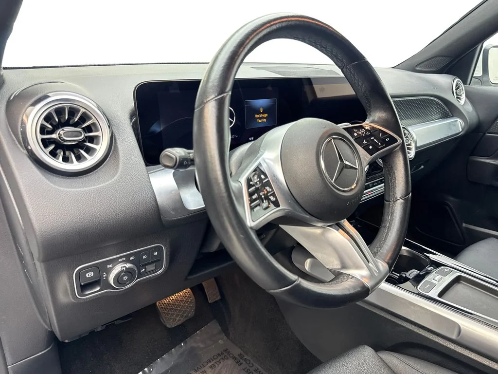 Used 2025 White Mercedes-Benz GLB 250 image 49