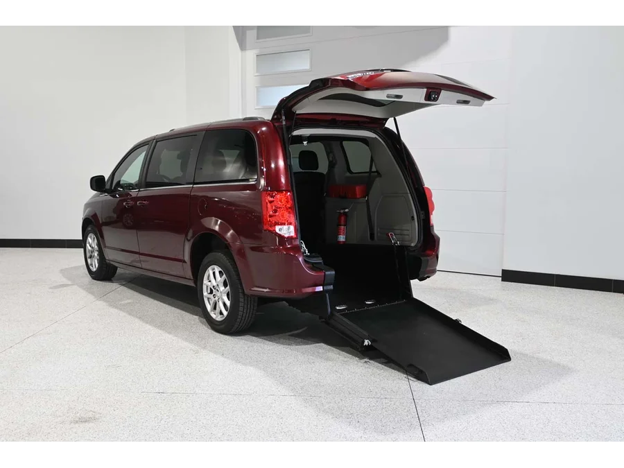Used 2020 RED Dodge SXT Mobility Handicap Van image 2