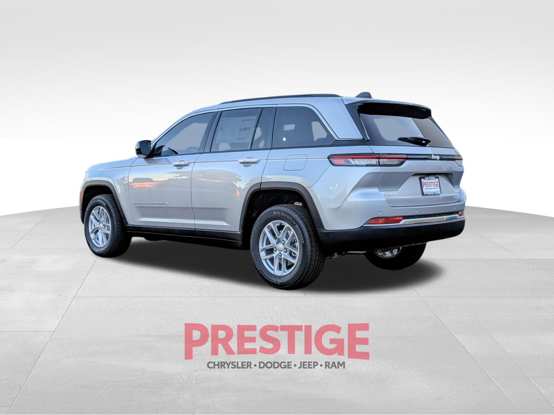 New 2026 Silver Zynith Exterior Paint Jeep Laredo X image 9