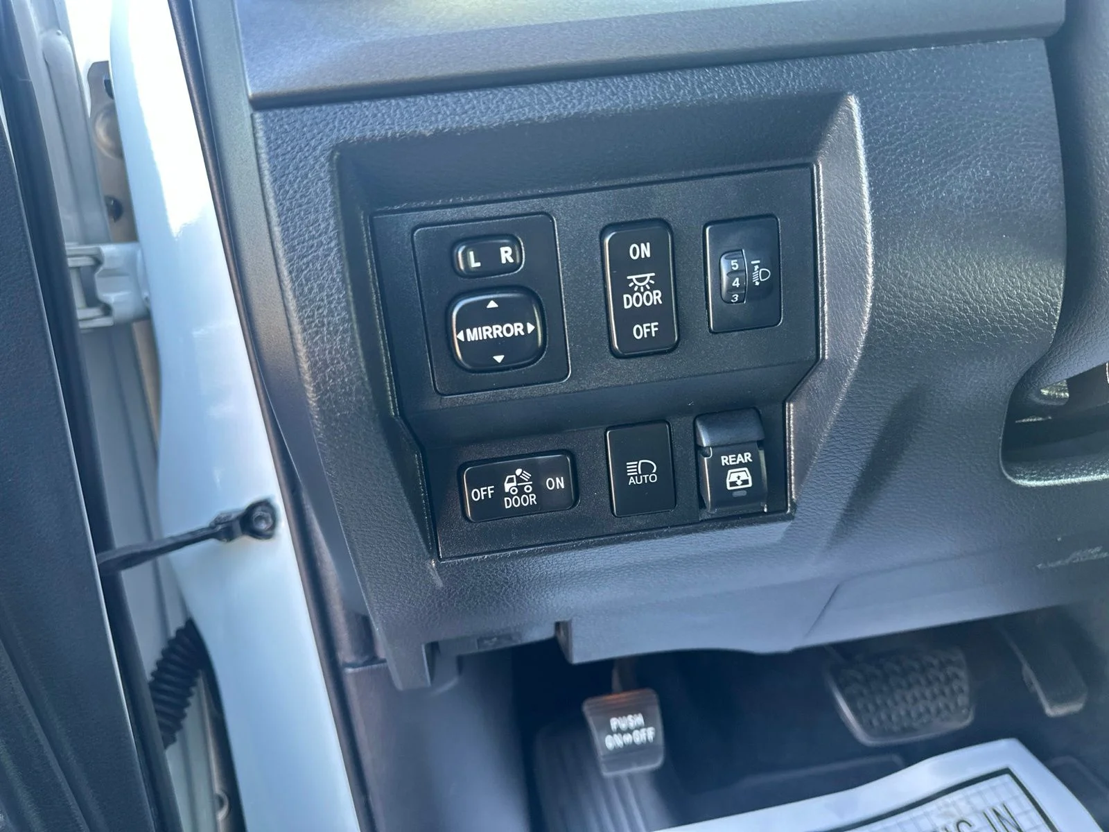 Used 2020 White Toyota SR5 image 15