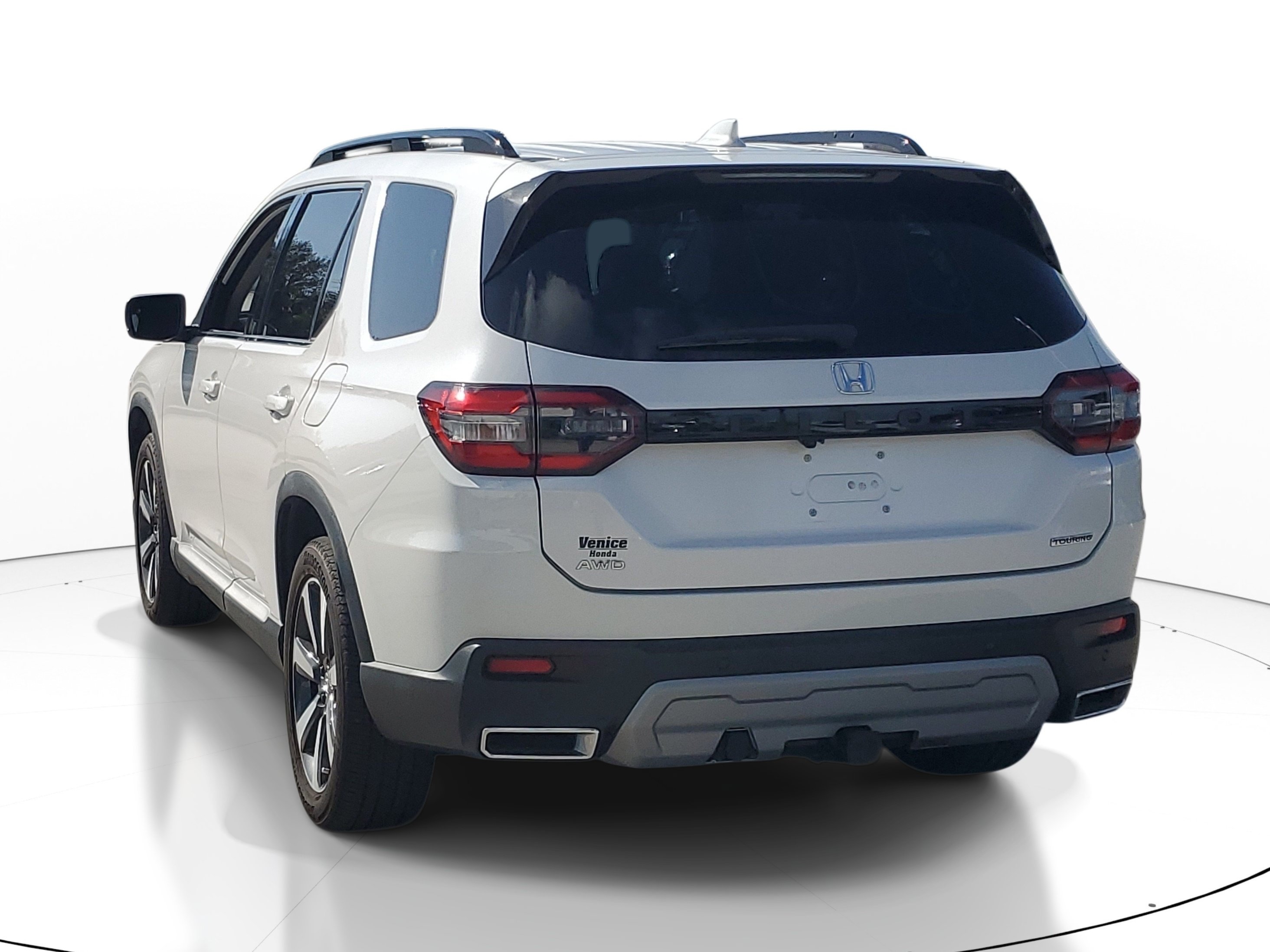 Used 2023 White Honda Touring image 3