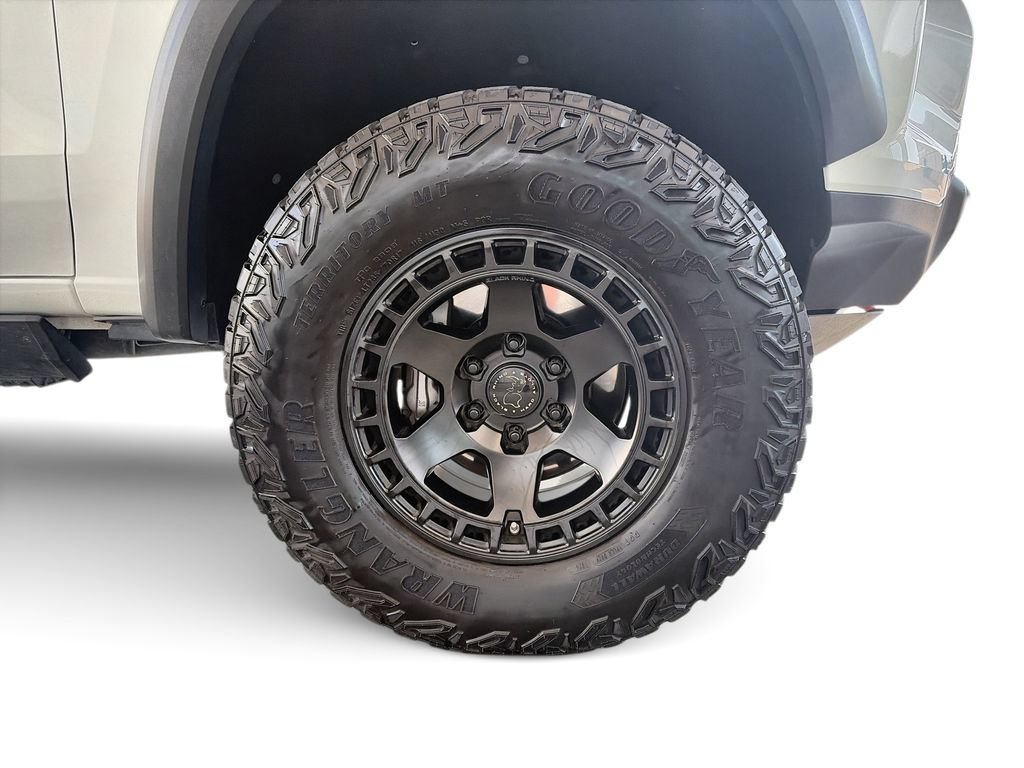 Used 2024 Summit White Chevrolet ZR2 image 34