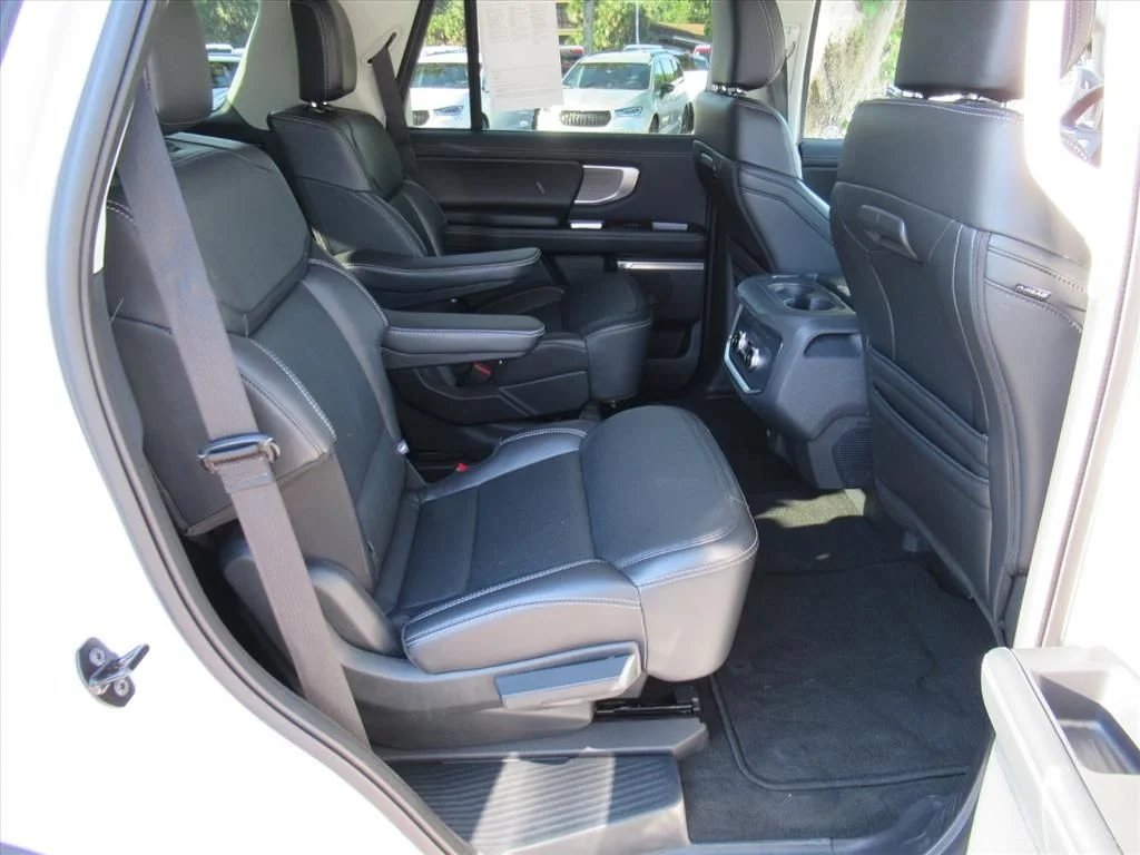 Used 2025 Silver Ford Platinum image 27