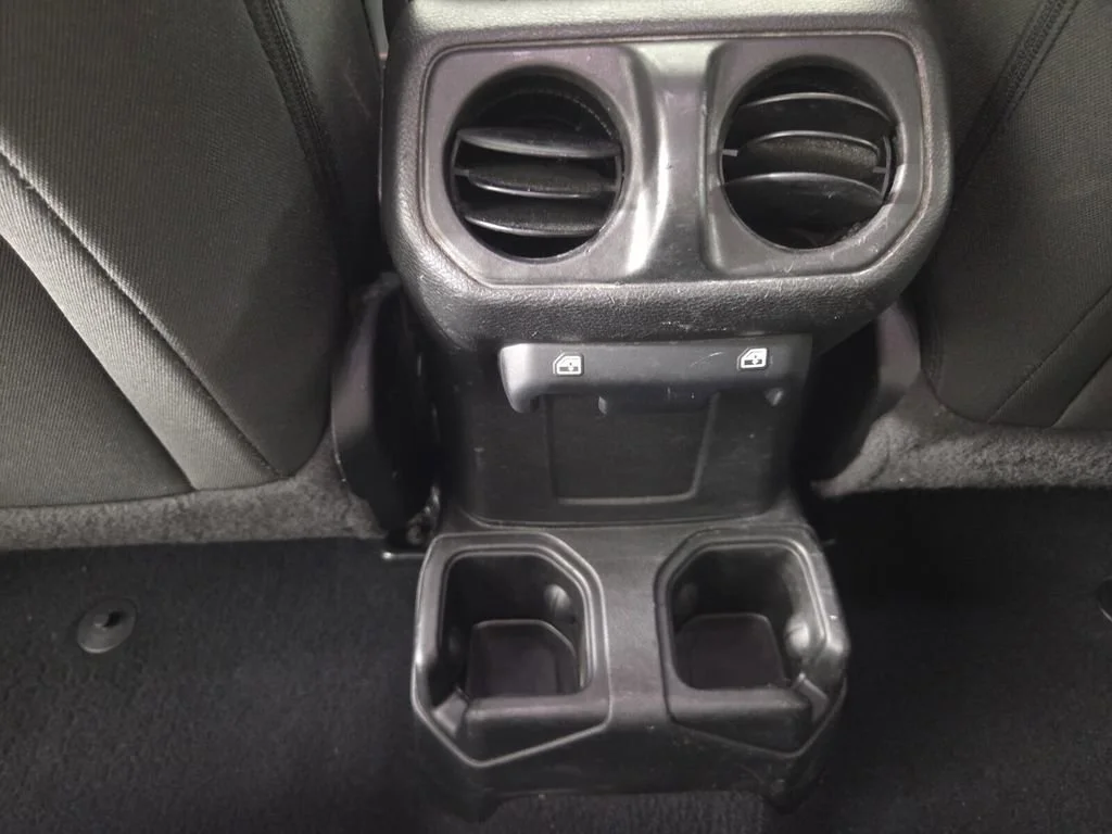 Used 2022 Granite Crystal Metallic Clearcoat Jeep Altitude image 25