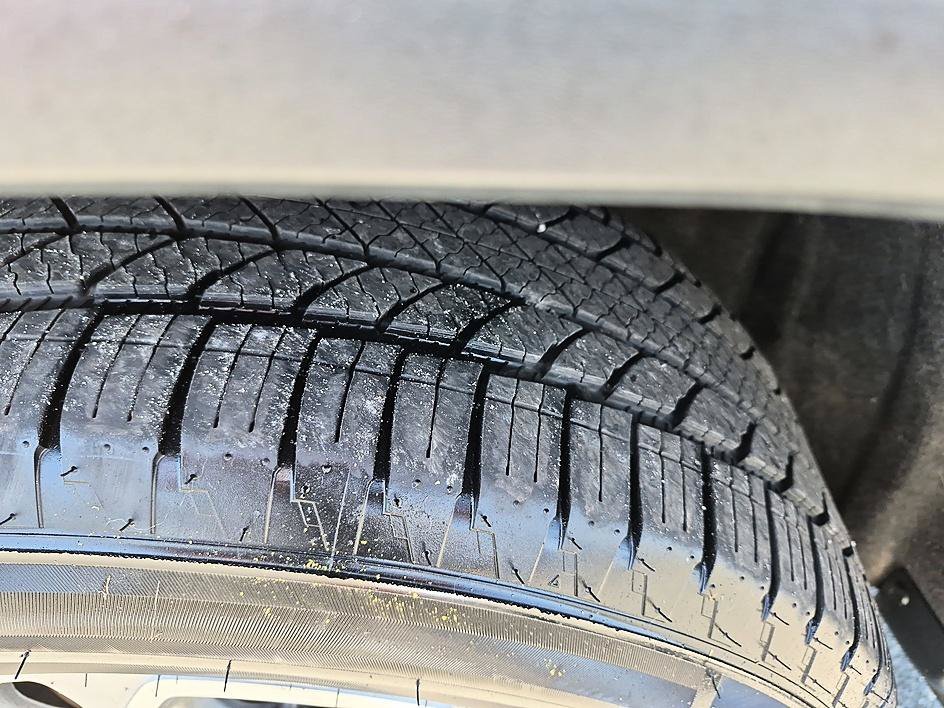 Used 2016 Brilliant Black Crystal Pearlcoat Jeep Limited image 11