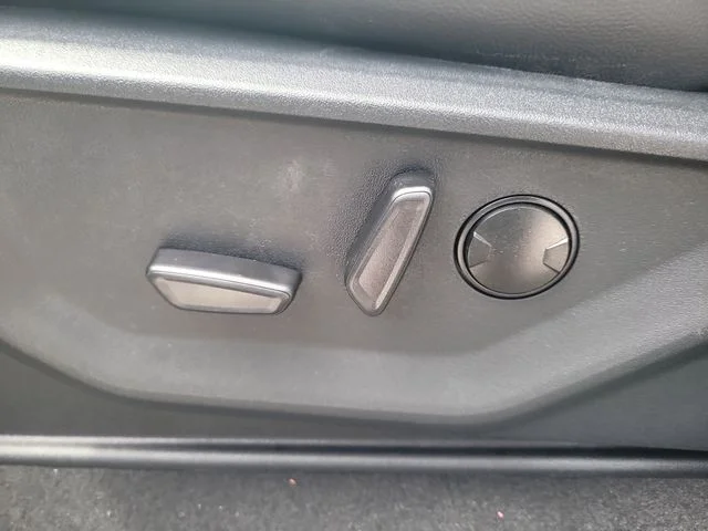 New 2026 Black Metallic Ford Lariat image 20