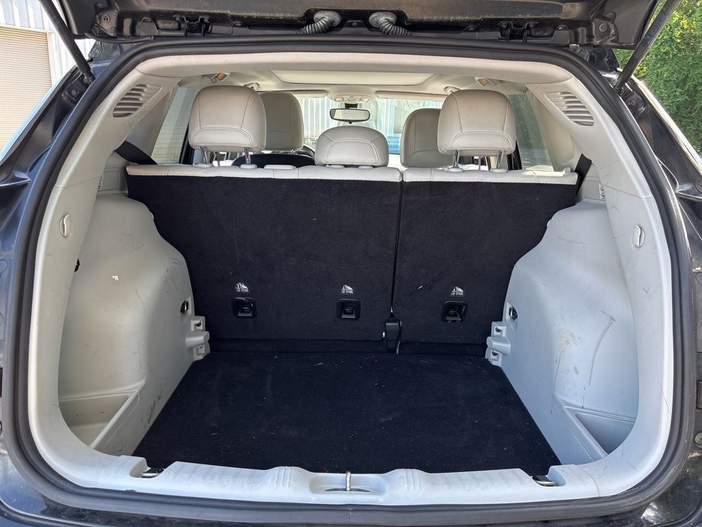 Used 2019 Black Jeep Latitude image 23