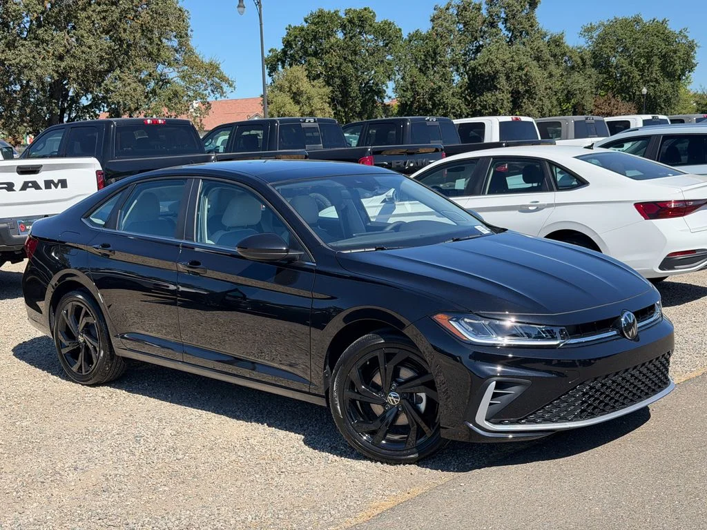 New 2026 Deep Black Pearl Volkswagen 1.5T SE image 3